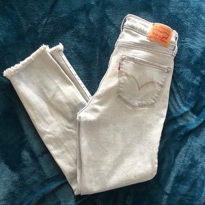 LEVIS HIGH RISE STRAIGHT JEANS